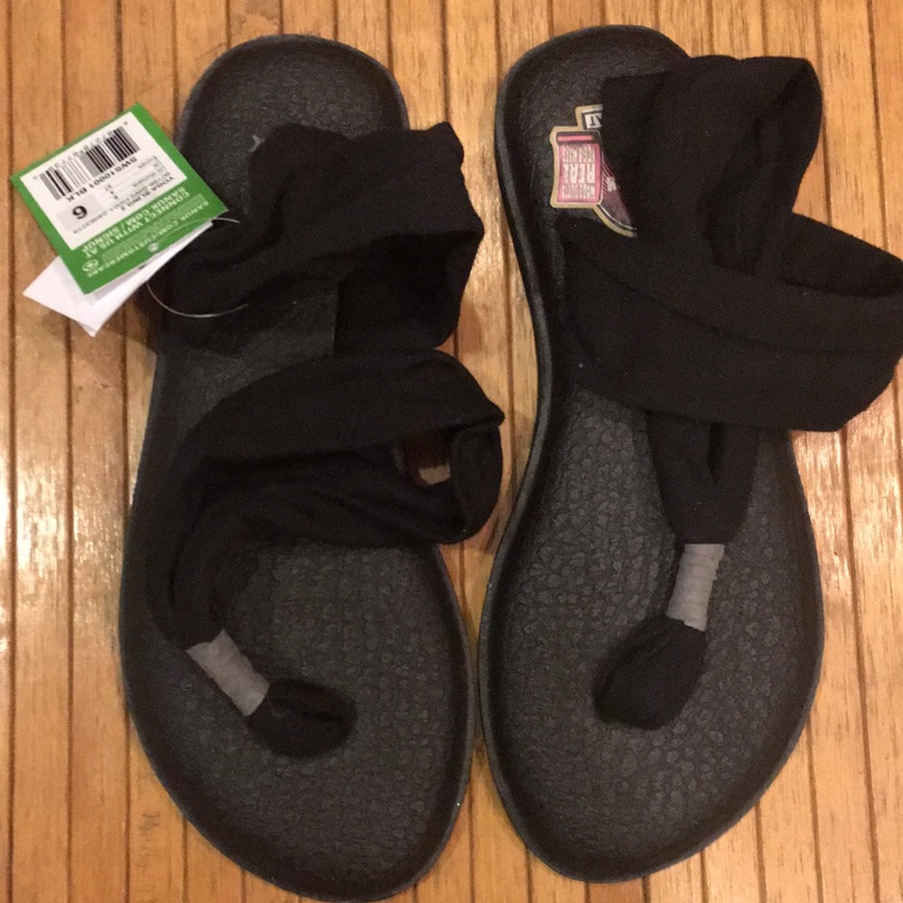 NWT Sanuk size 6 black yoga sling sandals